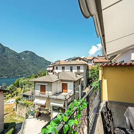 New Duplex With View, 2 Terraces Appartement Nesso